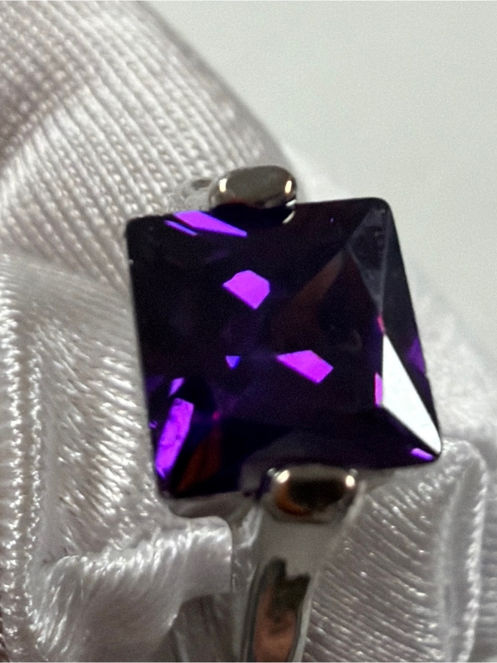 Princess Cut 1-1/2 Carat Lab Deep Purple Hue Ring 6 Silver Tone NEW - Picture 6 of 9
